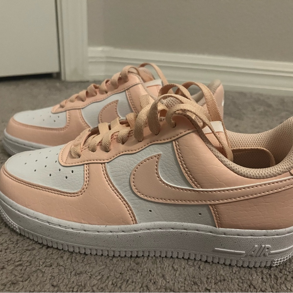 AIR JORDAN 1 LOW SE | WHITE AND PEACH | SIZE 7 WMNS | NEW